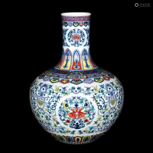 Qing, An Important and Exquisite Doucai Globular Vase with Floral Motifs 清 乾隆 斗彩开光缠枝花卉天球瓶