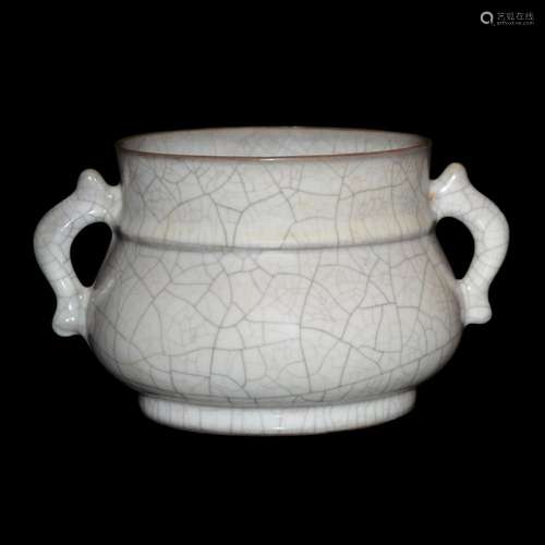 Song Dynasty, Sky-Grayish-Glazed Ribbed Censer with Fish-head Handles 宋 鸭蛋青釉玄纹鱼耳炉