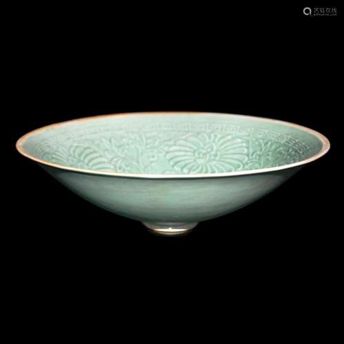 Northern Song Dynasty, A Green-Glazed Stencil-Decorated Peony Dingyao Conical Plate 北宋 定窑绿釉印花菊花纹盘