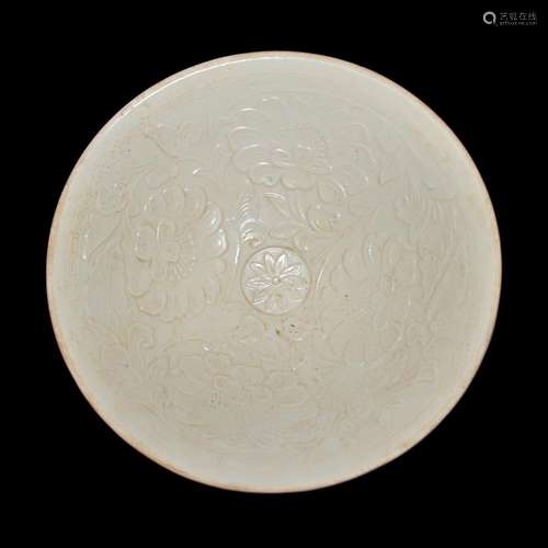 Northern Song Dynasty, A Molded Dingyao Peony Dish with Unglazed Rim 北宋 定窑印花牡丹纹罔口盘