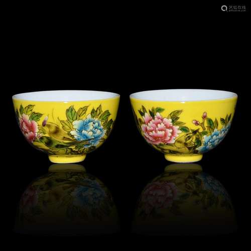 Qing, A Pair of Famille-rose Yellow-ground Peony Cups 清 雍正 黄地粉彩牡丹花鸟纹压手杯一对