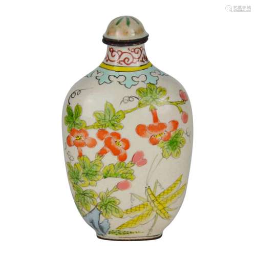 Qing, Famille-Rose Enamelled Snuff Bottle with Insects and Floral Scene 清 光绪 铜胎画珐琅花卉草虫鼻烟壶