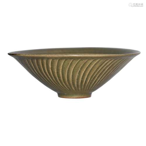 Longquan Celadon Floral Conical Bowl 龙泉窑花卉盘