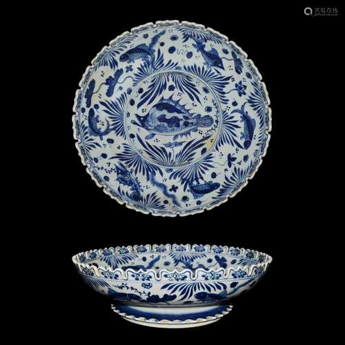 Ming, Yongle, A Rare and Fine Blue and White Fish Plate with Aquatic Scene 明 永乐 青花鱼藻纹角足莲瓣盘