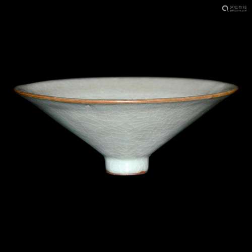 Longquan Grayish-Celadon Conical Bowl 龙泉窑青灰釉盘