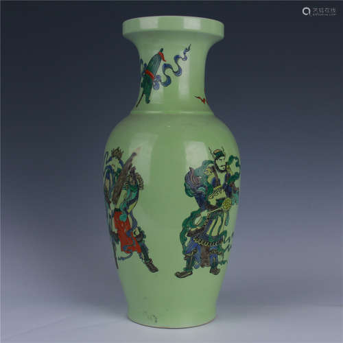 GREEN GLAZED BOTTLE VASE WITH FOUR HEAVENLY KINGS MOTIF