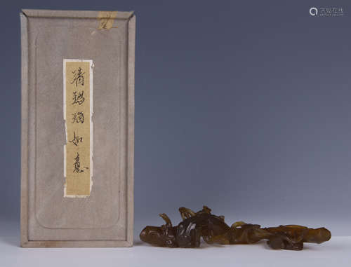 AN AGATE RUYI  BRUSH RACK WITH A BOX