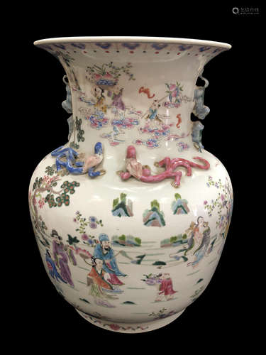 A LARGE CHINESE CANTON FAMILLE ROSE 'FIGURES' VASE