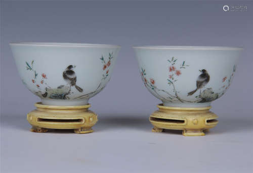 PAIR OF PORCELAIN MAGPIE ON BRANCH MOTIF BOWLS