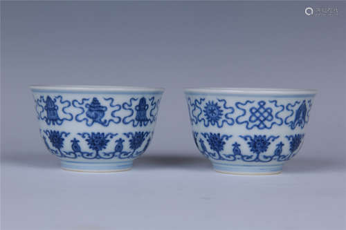 PAIR OF CHINESE BLUE AND WHITE PORCELAIN BOWLS