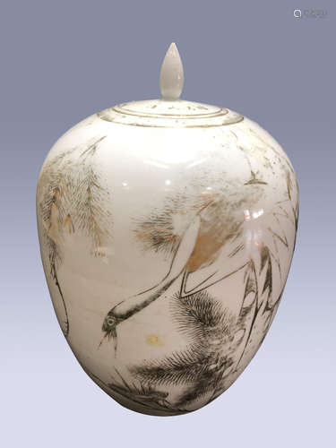 CHINESE WHITE GLAZE VASE WITH COVER