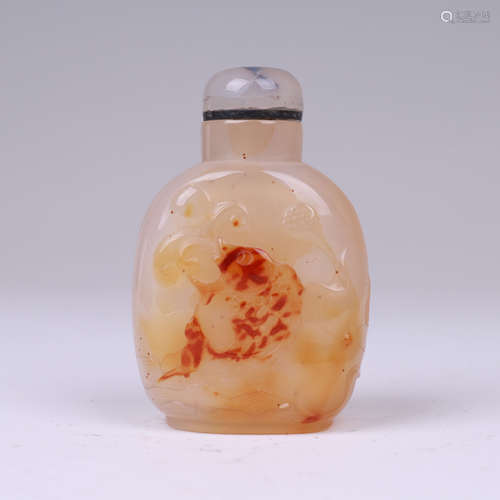 AGATE CARP SNUFF BOTTLE