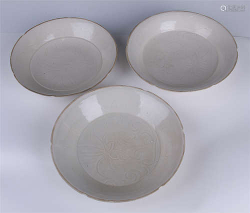 THREE WHITE GLAZE PORCELAIN PLATES