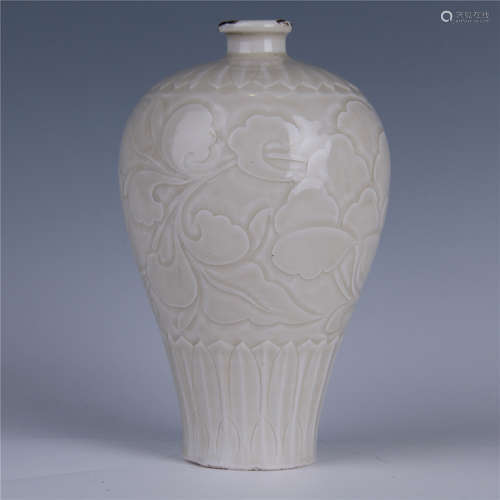 WHITE GLAZE MEIPING VASE