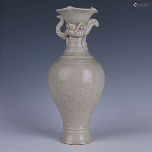 WHITE GLAZE PORCELAIN VASE