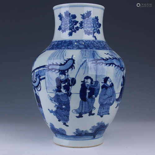 LARGE CHINESE BLUE AND WHITE VASE