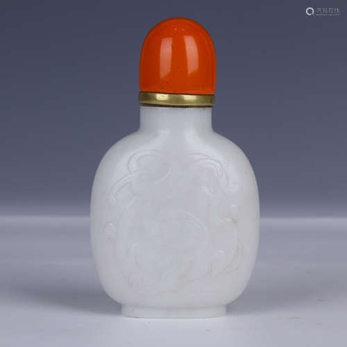 WHITE JADE SNUFF BOTTLE