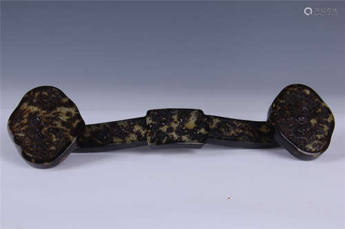 A HAWKSBILL CARVED 'RUYI' SCEPTER