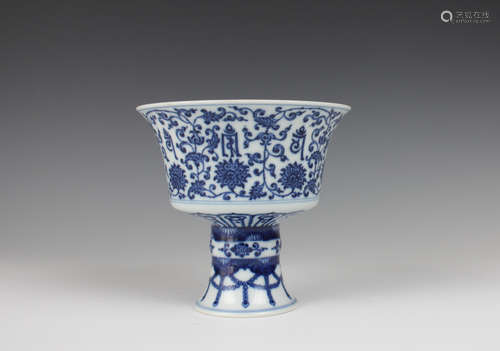 CHINESE BLUE AND WHITE STEM BOWL