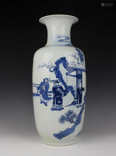 CHINESE BLUE AND WHITE FLOWER VASE