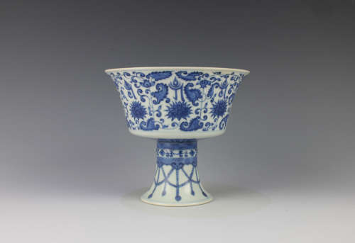 CHINESE BLUE AND WHITE STEM BOWL