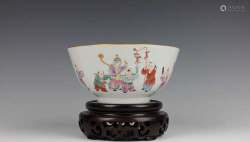 CHINESE FAMILLE ROSE PORCELAIN BOWL