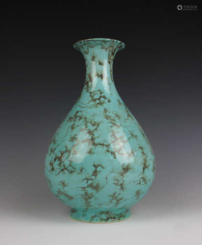 CHINESE TURQUOISE GLAZED YUHUCHUN VASE