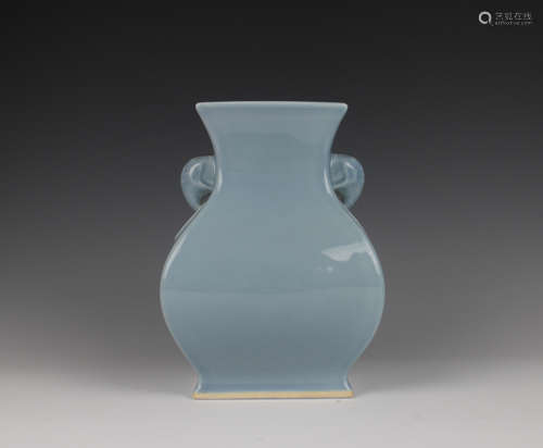 CHINESE BLUE GLAZED PORCELAIN VASE