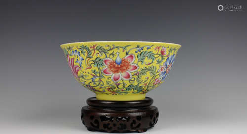 CHINESE YELLOW GROUND FAMILLE ROSE BOWL