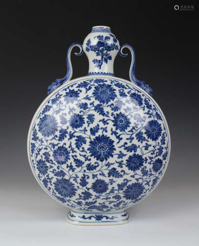 CHINESE BLUE AND WHITE MOON FLASK VASE