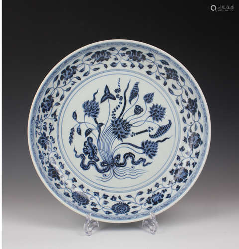 CHINESE BLUE AND WHITE LOTUS CHARGER