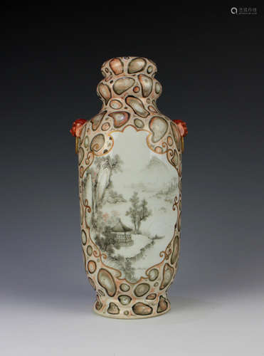 CHINESE FAMILLE ROSE PORCELAIN VASE