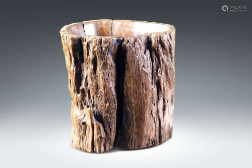 清 癭木雕樹樁形筆筒