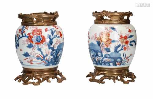 A pair of Imari porcelain jars with copper mountings, with floral decor. Unmarked. China, Kangxi. H.