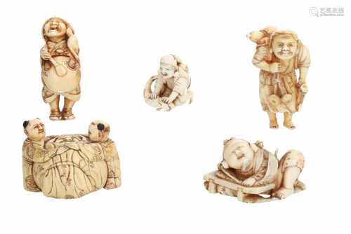 Lot of five netsuke, 1) Ivory figure with hat and standing fox in clothing. Signed Minkoukao. H. 3,5