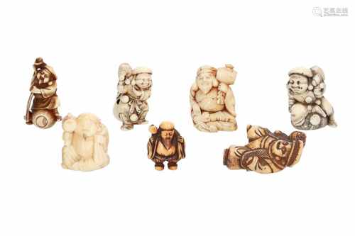 Lot of six netsuke, 1) Ivory Daikoku with bag and karako. Signed Sako. H. 2,5 cm. 2) Ivory Daikoku