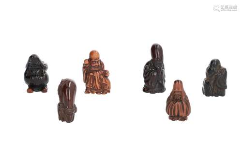 Lot of six netsuke, 1) Wooden Fukurokuju. H. 5 cm. 2) Wooden Jurojin with ruyi scepter. H. 5,5 cm.