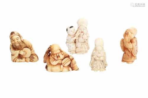 Lot of seven netsuke, 1) Narwahl tooth Hotei bag with fan. H. 1,5 cm. 2) Ivory Hotei with karako.