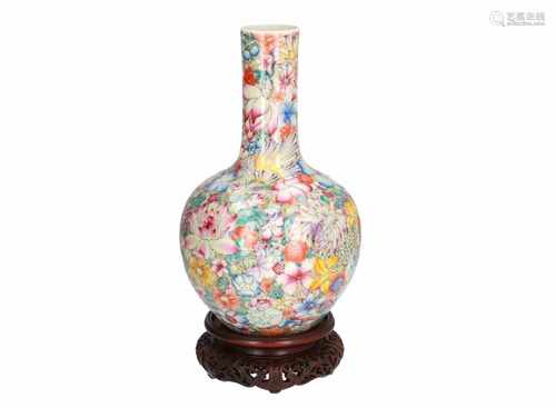 A Mille Fleurs porcelain vase on wooden base. Unmarked. China, 19th century. H. excl. base 32,5