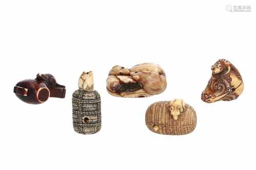 Lot of five netsuke, 1) Ivory Hotei with two karako, all with instrument. H. 2,5 cm. 2) Ivory