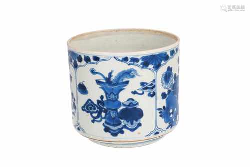 A blue and white porcelain jar, decorated with flowers and antiquities. Unmarked. China, Kangxi.