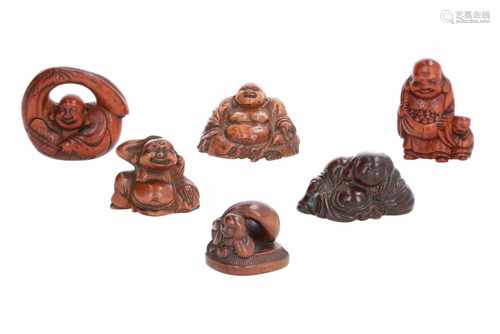 Lot of five netsuke and one seal netsuke, 1) Wooden Hotei with fan in bag. H. 4,5 cm. 2) Wooden