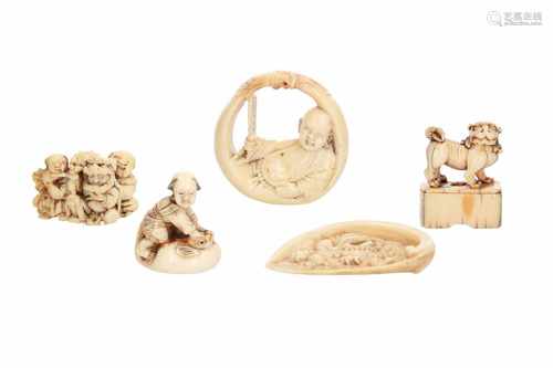 Lot of five netsuke, 1) Ivory shishi with ball. H. 3,5 cm. 2) Ivory shishi with ball. H. 3 cm. 3)