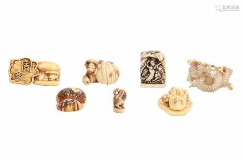 Lot of five netsuke, 1) Ivory Jurojin with beard. H. 4 cm. 2) Ivory Jurojin with deer and fan.