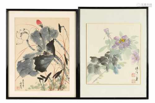 A lot of two watercolor paints depicting flowers. Signed. China, 20th century. Dim. 33 x 24 & 27 x