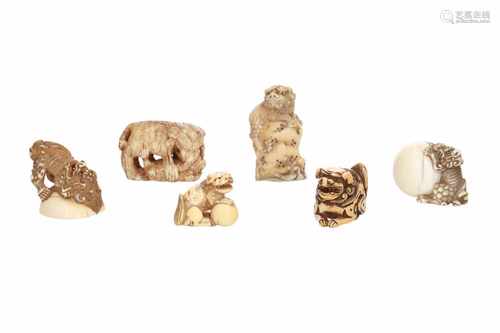 Lot of five netsuke, 1) Ivory Daikoku with hammer and karako. H. 3,5 cm. 2) Ivory Daikoku with bag