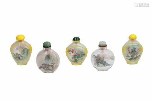 A lot of five glass inside painted snuff bottles. China, 20th century. H. 7,5 - 8 cm.