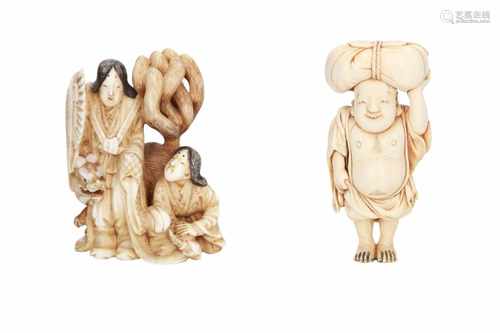 Lot of five netsuke, 1) Ivory shishi with cub. H. 3 cm. 2) Ivory shishi with ball. H. 3,5 cm. 3)