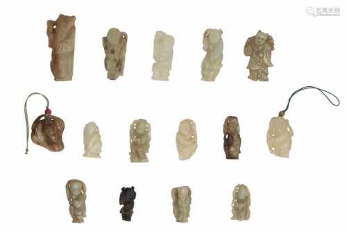 Lot of 15 diverse jade sculptures and pendants. China, 19th/20th century. H. 4,5 - 8,5 cm.