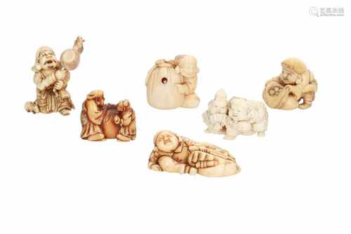 Lot of five netsuke, 1) Ivory Jurojin with karako and turtle. H. 4,5 cm. 2) Ivory Jurojin with